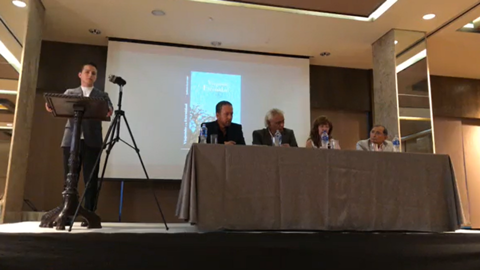 Presentación del libro Viajando a la Eternidad, de Guillermo DurÔn LujÔn